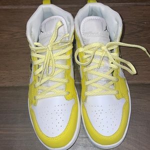 Super cute girls sneaker